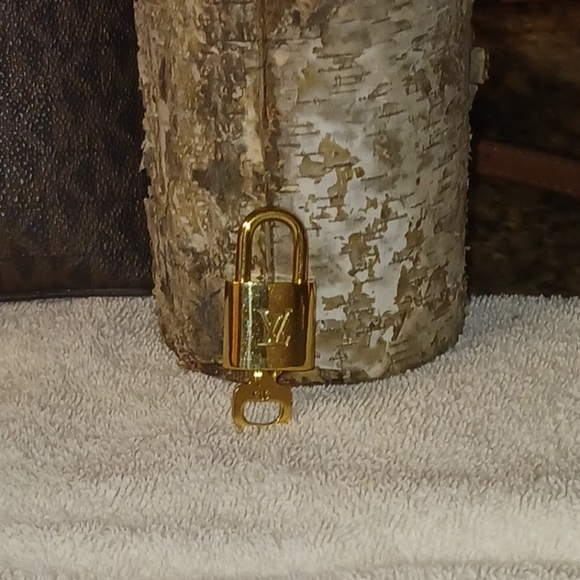 Authentic Louis Vuitton Lock & Key #315 - Picture 3 of 6